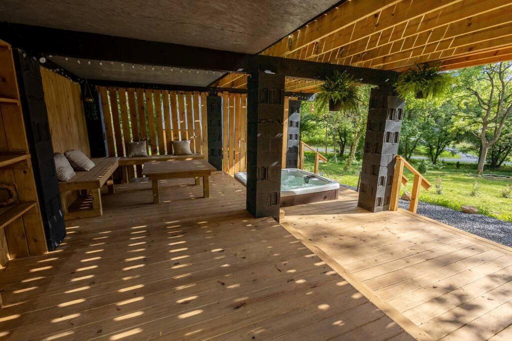 Valhalla Cabins Aframes With Hot Tubs & Sauna Cosby المظهر الخارجي الصورة