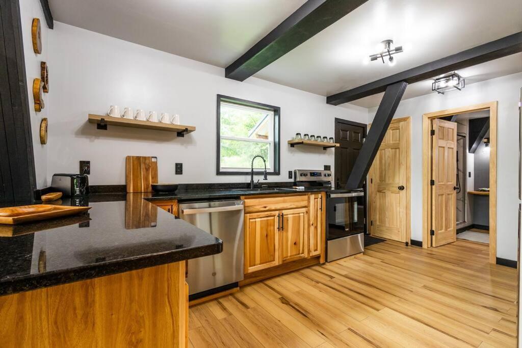 Valhalla Cabins Aframes With Hot Tubs & Sauna Cosby المظهر الخارجي الصورة