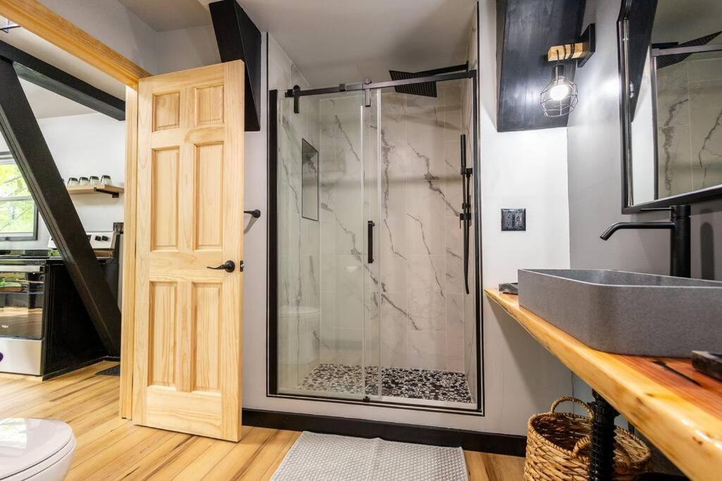 Valhalla Cabins Aframes With Hot Tubs & Sauna Cosby المظهر الخارجي الصورة