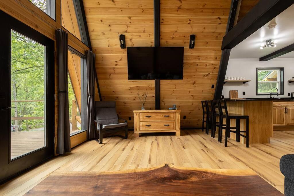 Valhalla Cabins Aframes With Hot Tubs & Sauna Cosby المظهر الخارجي الصورة