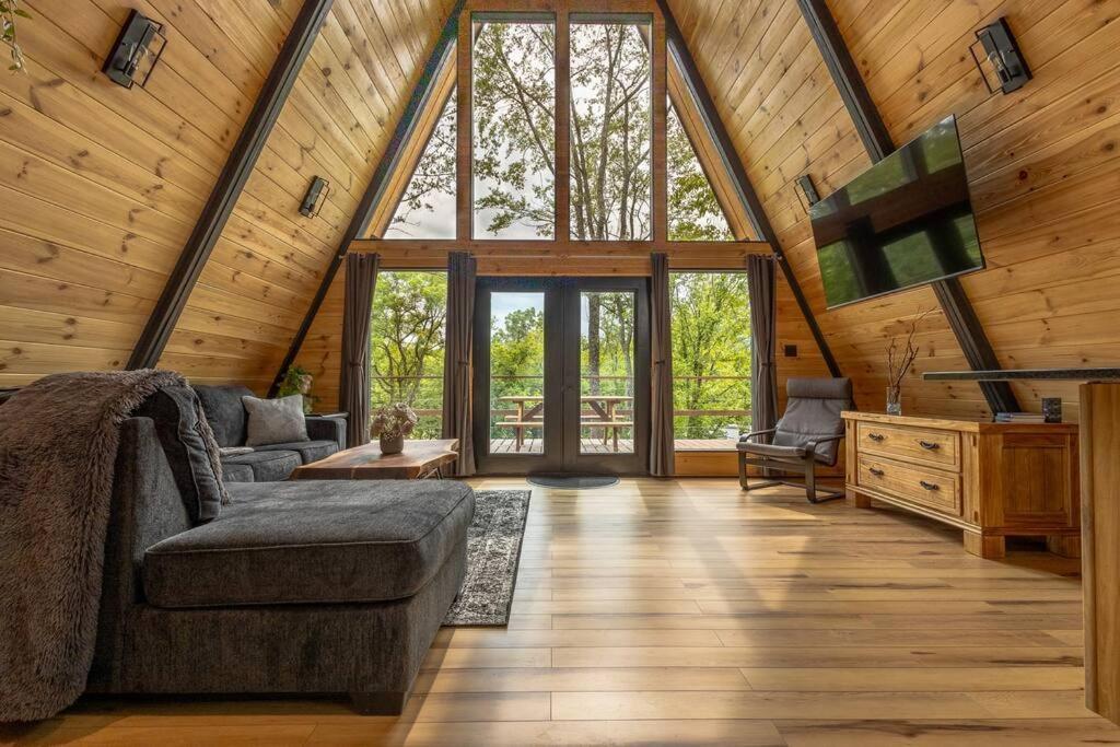Valhalla Cabins Aframes With Hot Tubs & Sauna Cosby المظهر الخارجي الصورة