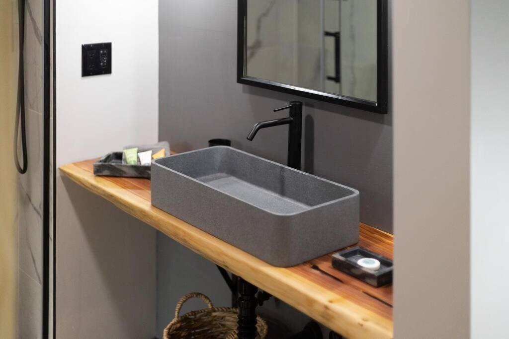Valhalla Cabins Aframes With Hot Tubs & Sauna Cosby المظهر الخارجي الصورة