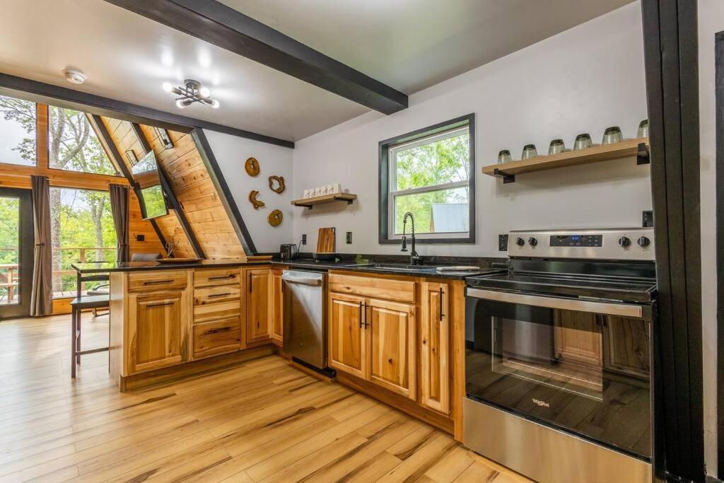 Valhalla Cabins Aframes With Hot Tubs & Sauna Cosby المظهر الخارجي الصورة